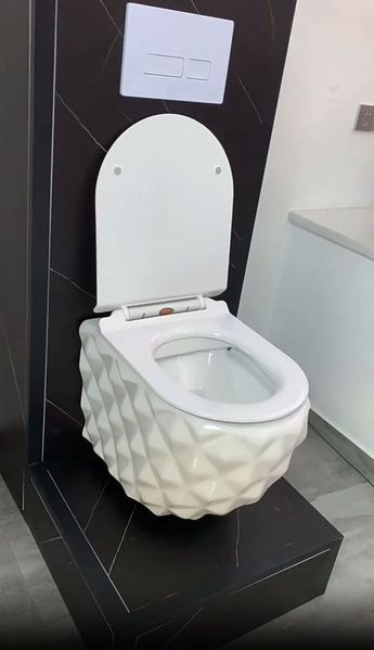 https://modabania.com/clients/220/images/catalog/products/45cfa78a491eae34_600x600_DIZAJNERSKA TOALETNA BORNEO WHITE,5.jpg